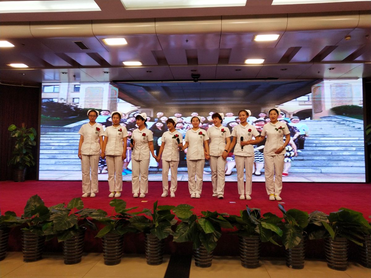 东区演唱.jpg