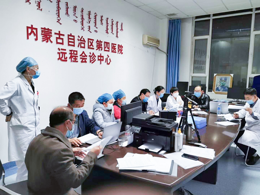 孙德俊教授在内蒙古第四医院.jpg