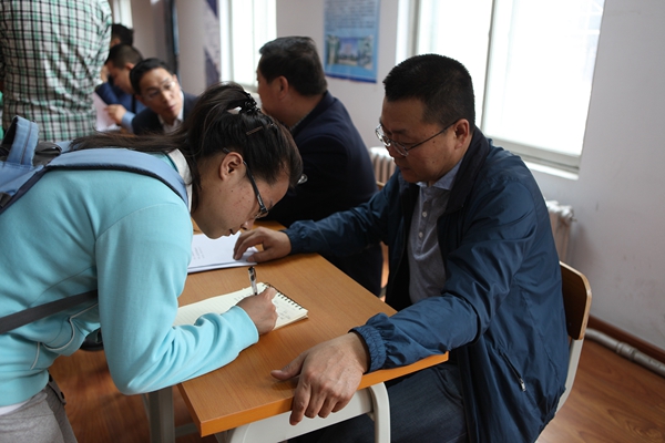 内蒙古临床医学院2016届临床类专业专场招聘会成功举办