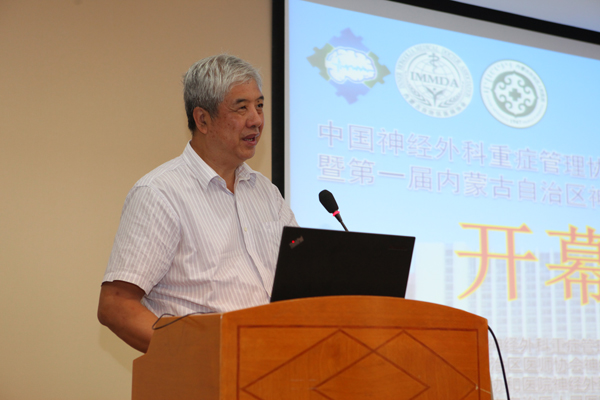 袁军副院长为教授们颁发聘任证书,大会由我院神经外科主任苏宁主持